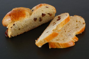 Yeast bun with rum raisins | schabakery.com